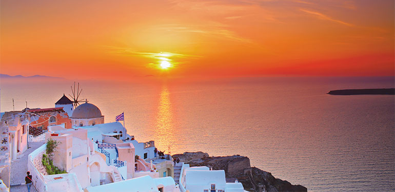 Cruceros por las Islas Griegas, atardecer en Santorini. SoloCruceros.com