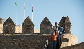 Visita castillo de Málaga con niños. SoloCruceros.com